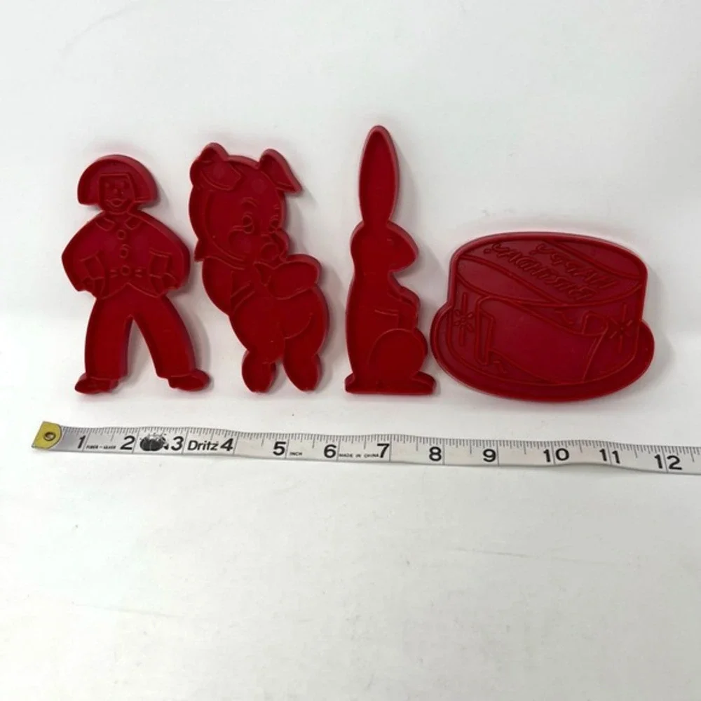 Vtg‎ Tupperware Cookie Cutters Red Plastic with Handles SET of 4 Pig Rabbit Cake